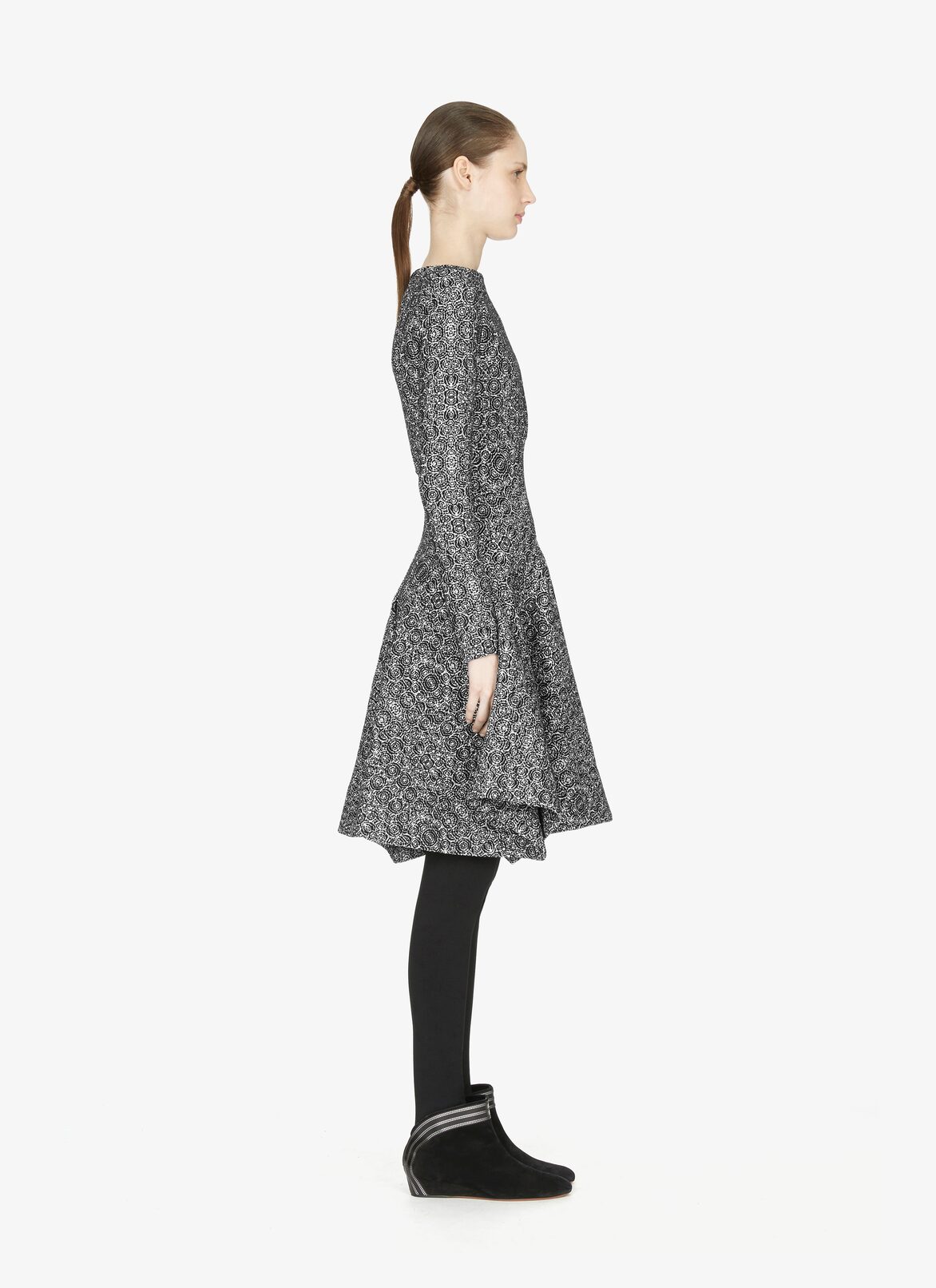 Robe évasée
 ALAÏA ROBE ÉVASÉE
 NOIR/BLANC